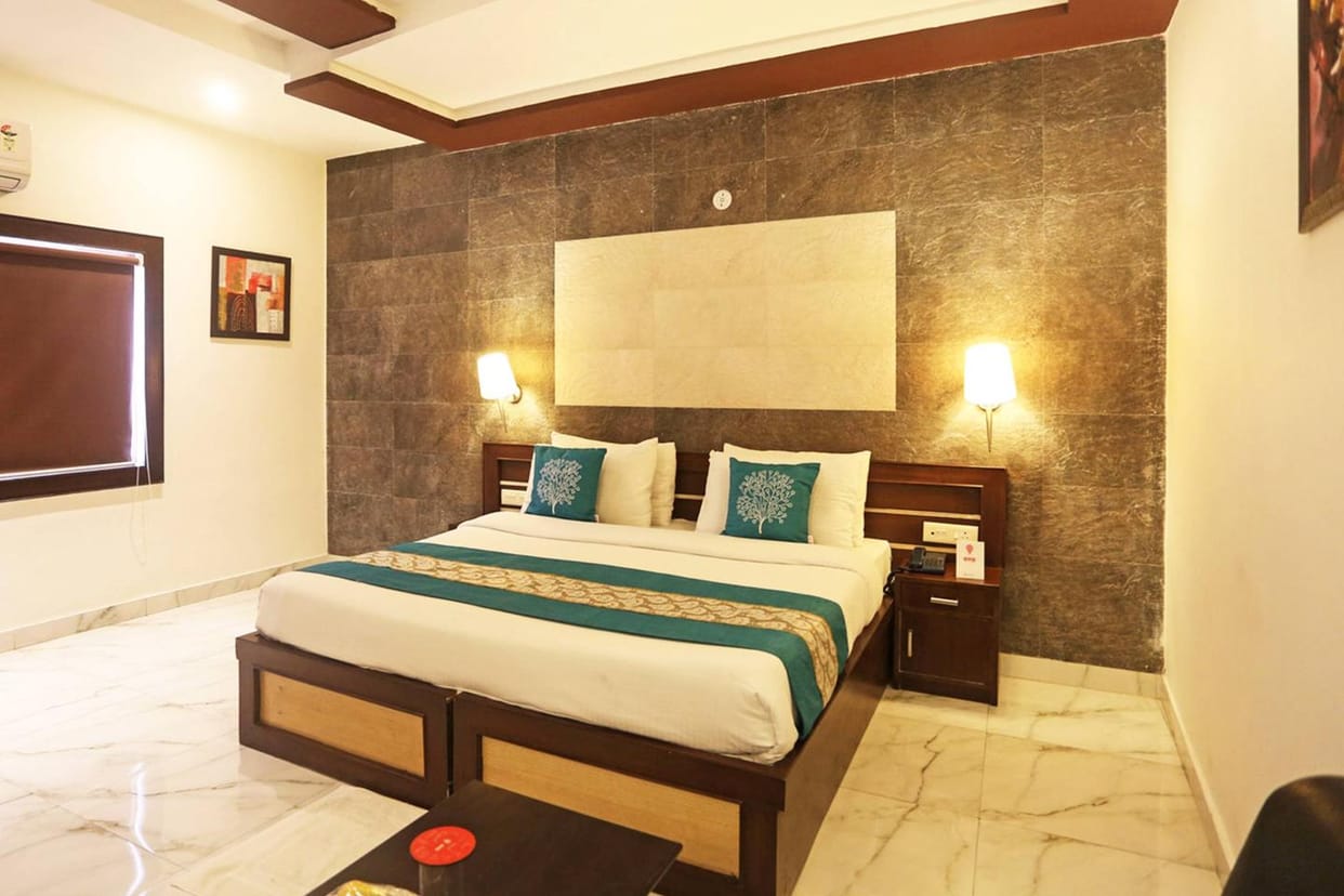 Customer LED stolen from hotel in mathura