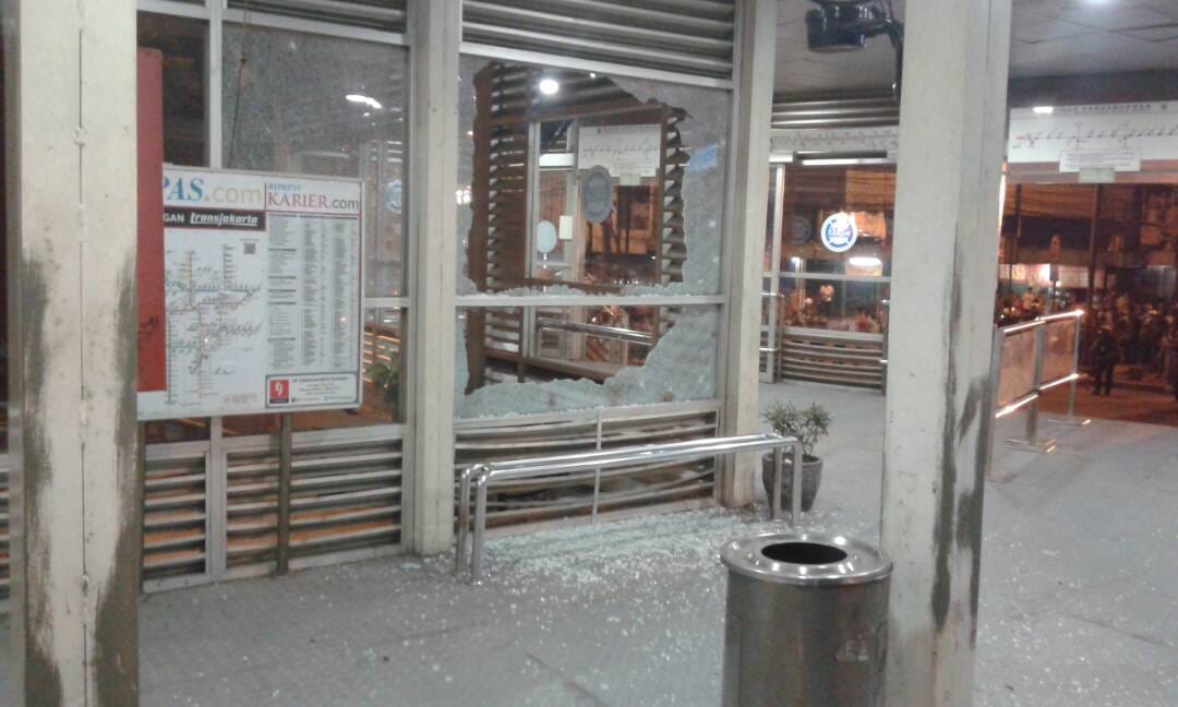 Explosions heard in East Jakarta, body parts spotted at the scene