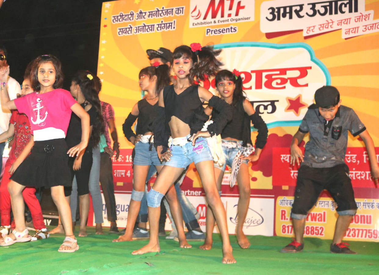 Carnival stars in action