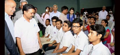 kejriwal asked students not to forget country after becoming engineers 