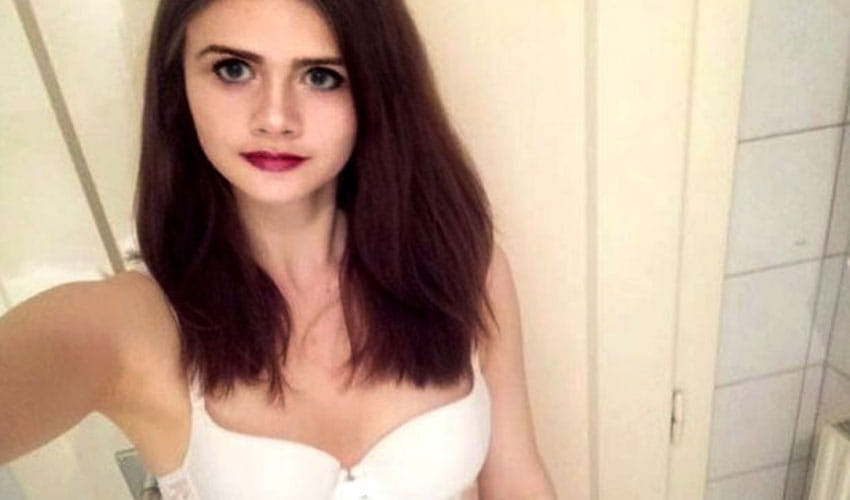 OMG! This 18 year girl wants to sell her Virginity for sale to the highest bidder