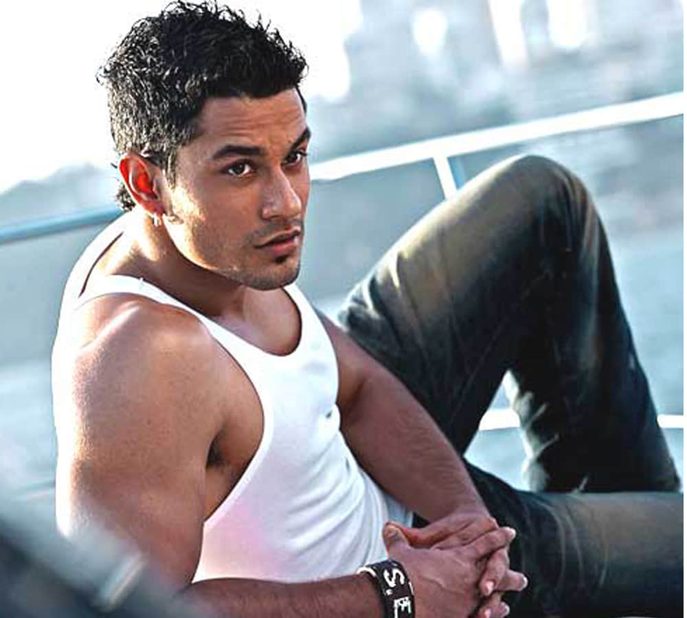 Mumbai Police Issues challan To Kunal Kemmu For Bike riding without helmet