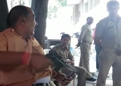 attempt to kidnap of lda clerk mukteshwarnath ojha