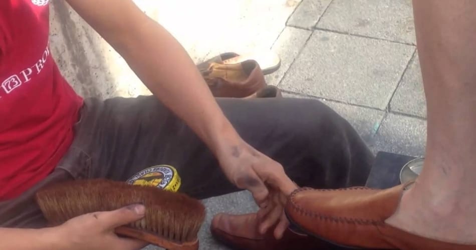 clean india with shoe polish by accountant 