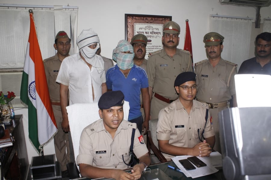 two arrested in saraf loot case in agra