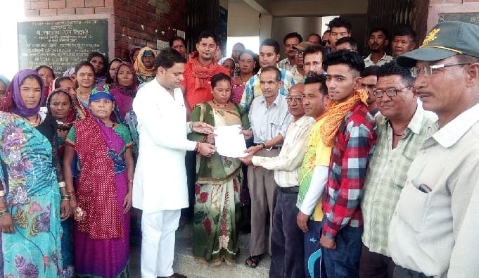Protest against closure of railway gate