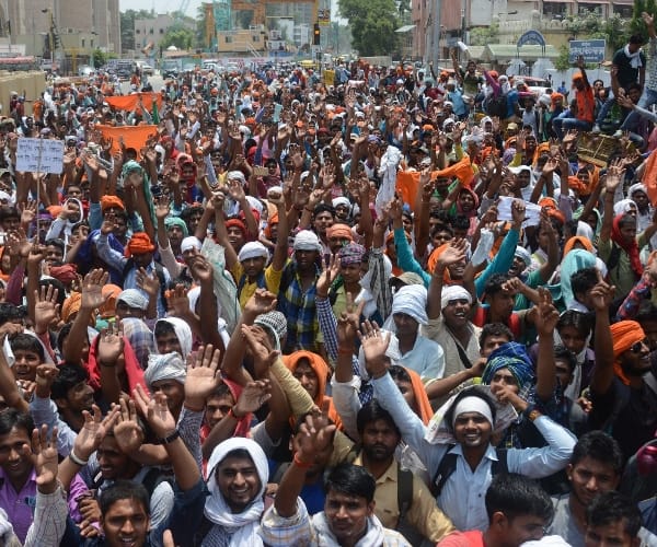 protest against police recruitment ban in lucknow