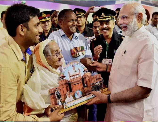 93 years old bibi rasoolan reached on wheelchair at veer abdul hameed majar in amritsar