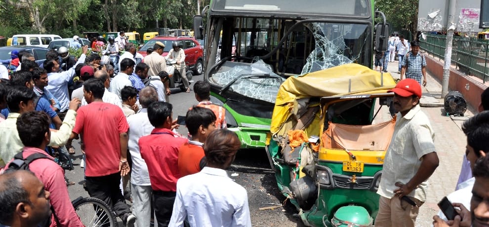 राखी बांधने जा रहीं बहने आटो पलटने से घायल