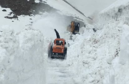 Rohtang Tunnal Construction will be completed in October.