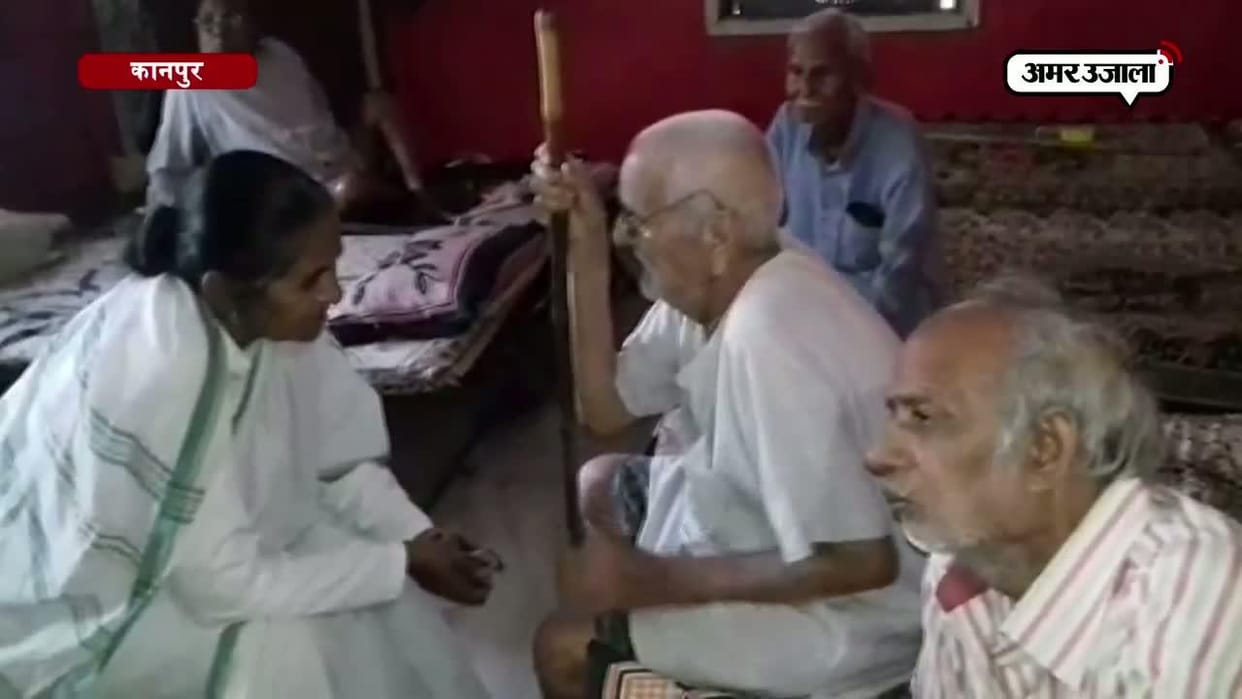 Elderly people get half-stomach food