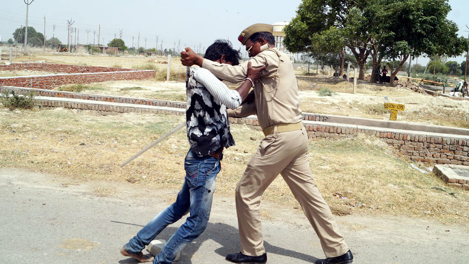stoneing like jammu kashmir in kanpur