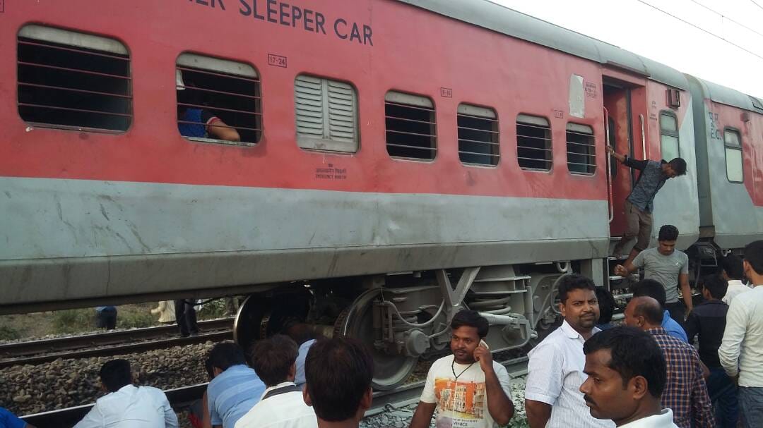 suvidha express trai wheel caught fire at the time of running
