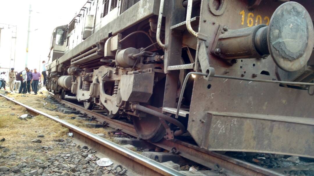 pretending to be sick stops Rajdhani Express by 