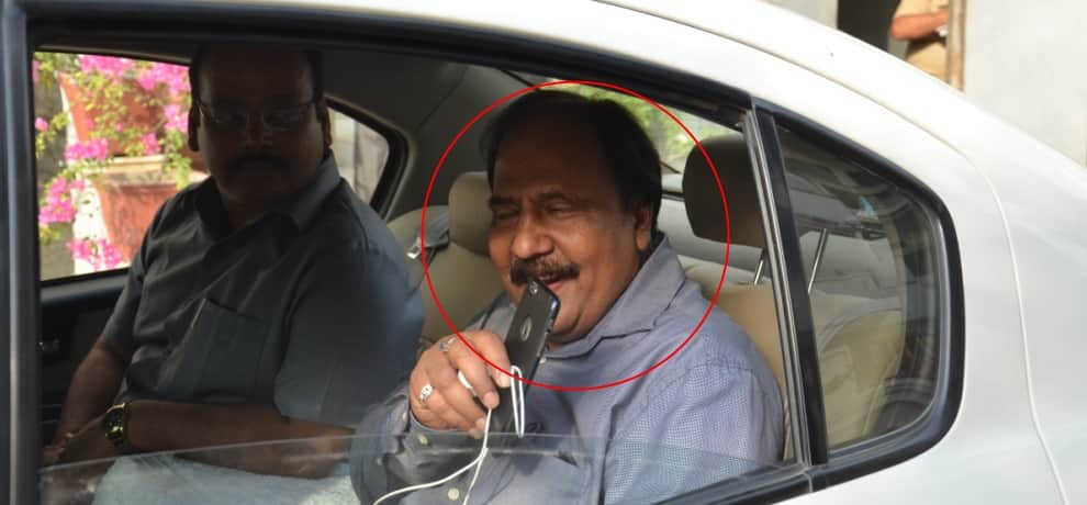 income tax raid in greater noida ACO vimal kumar house