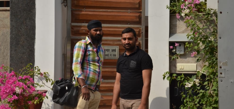 income tax raid in greater noida ACO vimal kumar house