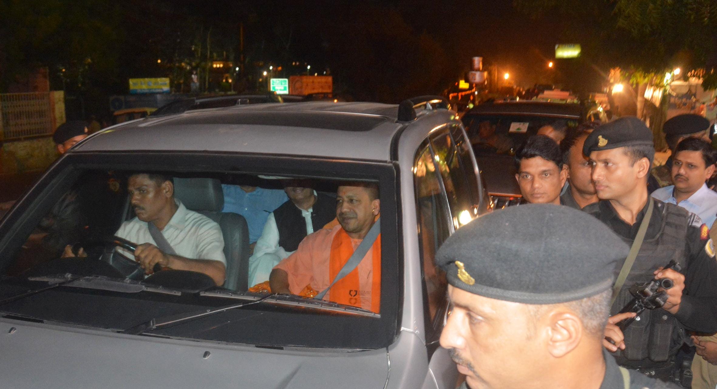 cm yogi visits hanuman temple