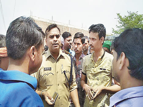 People hit the HT line fall at home, imposed jam