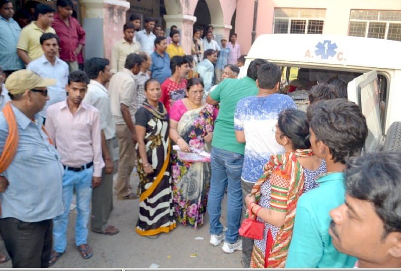 Drama for hours in the district hospital for survival and death of old man