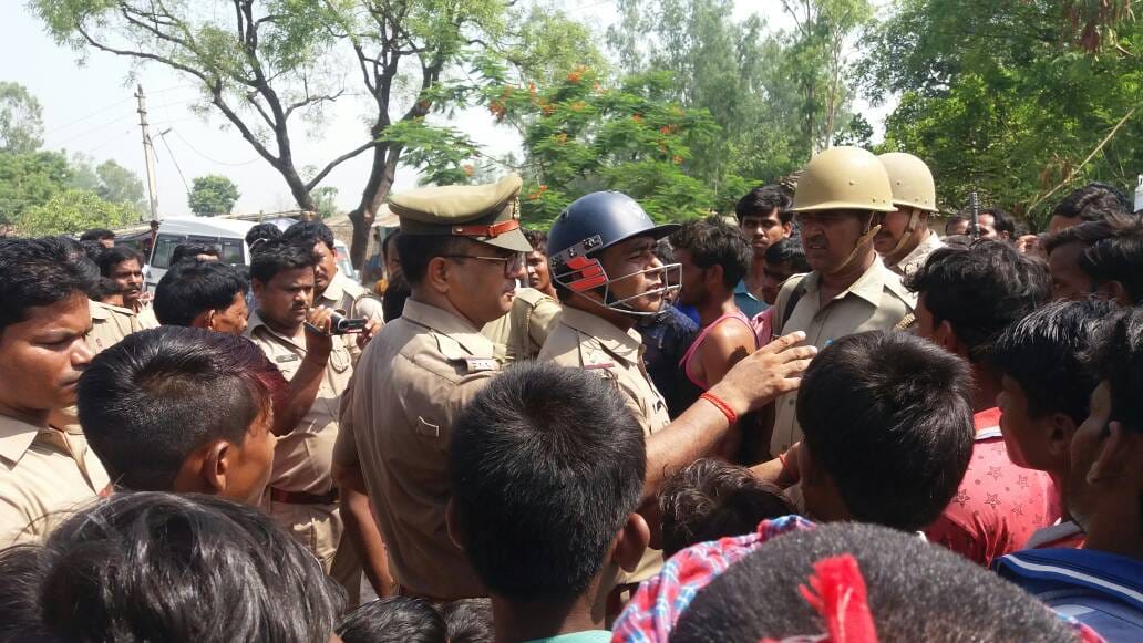 truck hit man in gonda high way