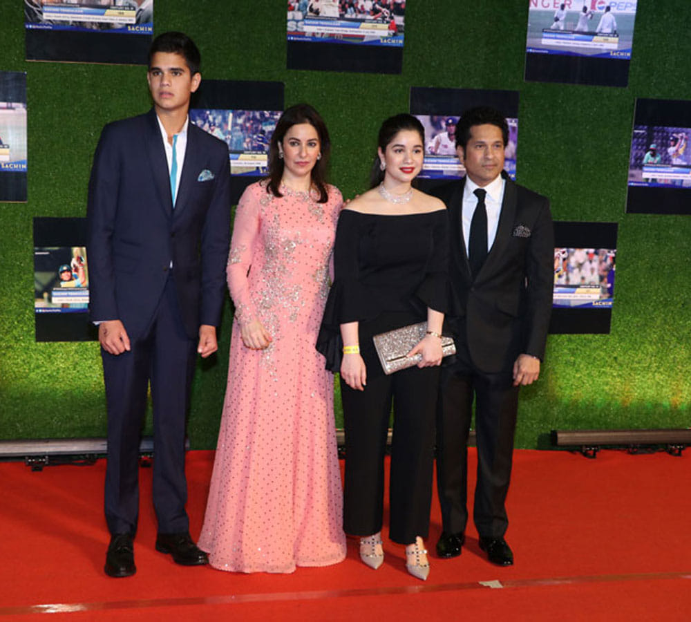 ShahRukh Khan, Virat Kohli Attend Sachin Tendulkar Biopic 'Sachin: A Billion Dreams' Premiere