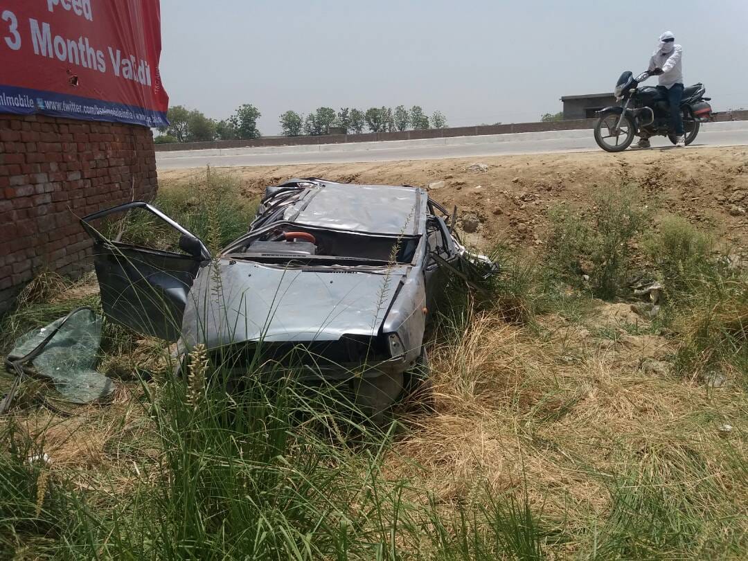 love couple died in car accident at varanasi