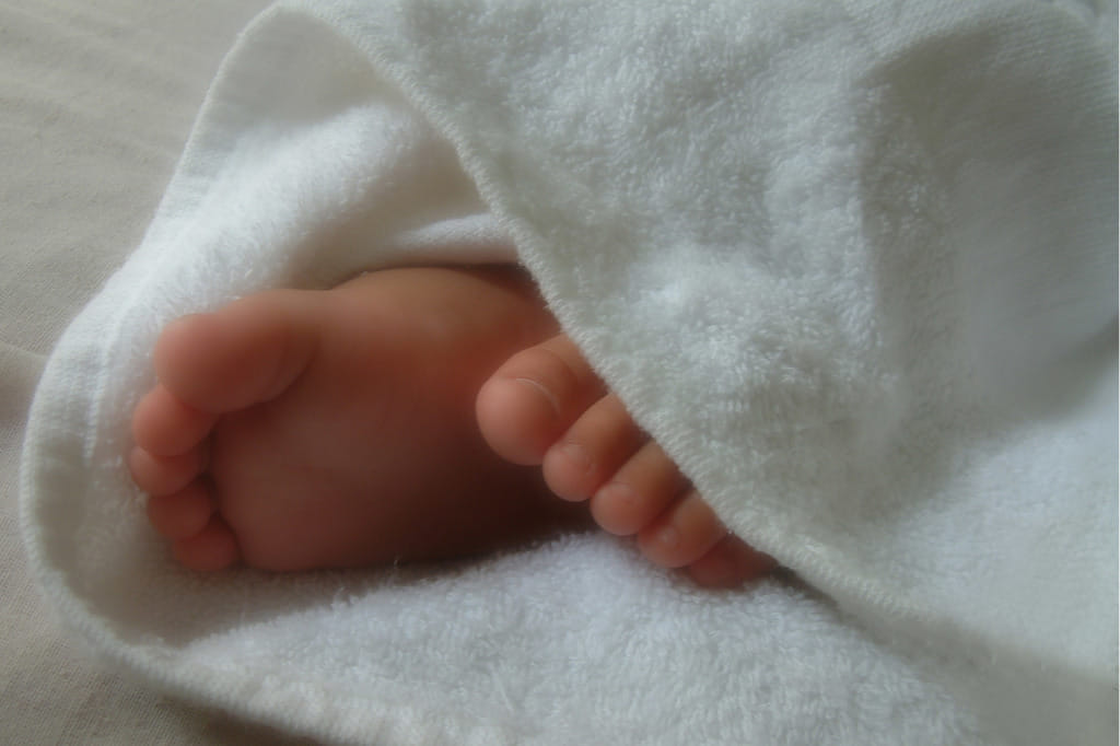 dead body of a newborn baby found in sharda canal in lucknow