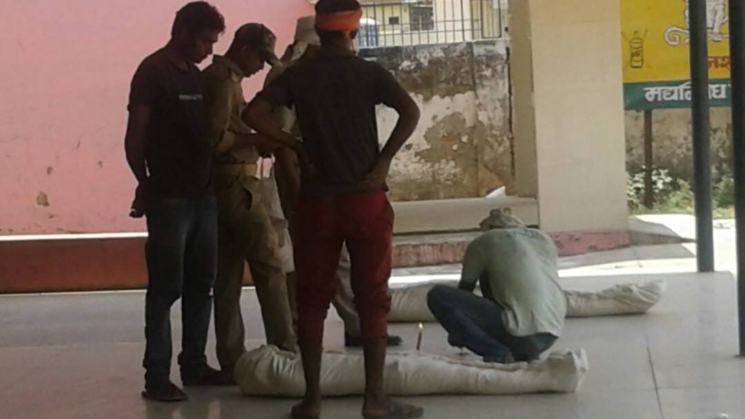 police find identity of unknown deadbodey who found from bell at ballia
