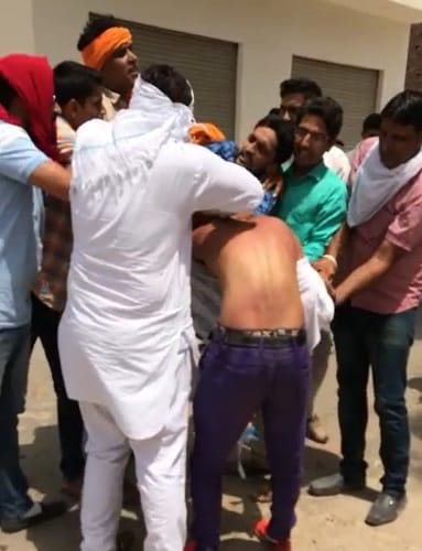 crowd badly beaten up student leader in hanumangarh 