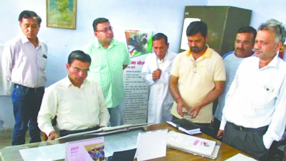 Two doctors without application are available on leave