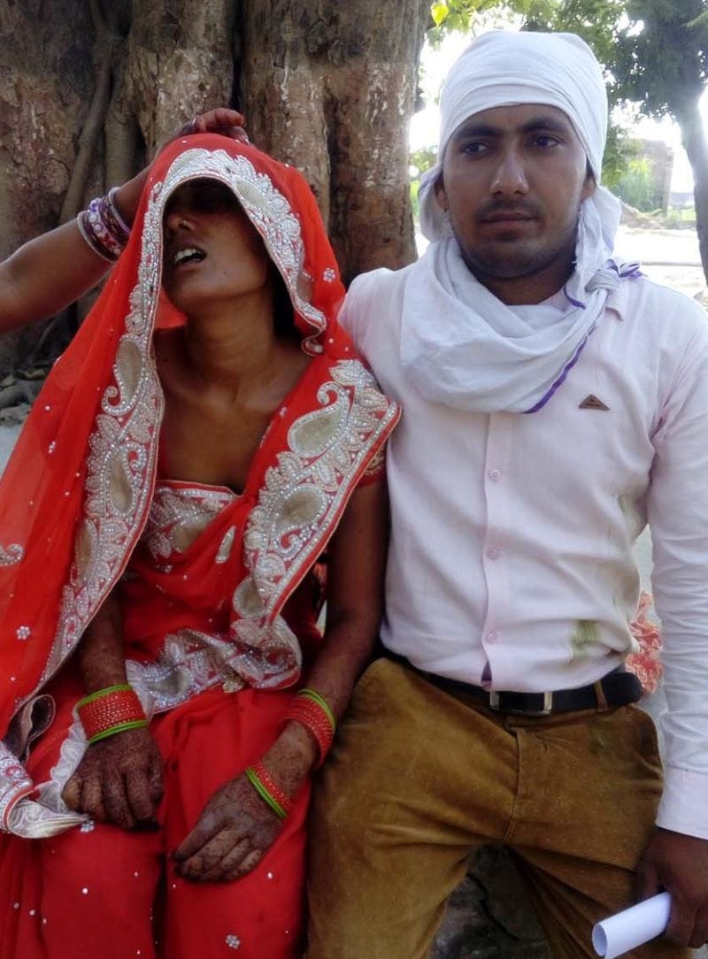 jasaraana mein navadampati se jevar aur nakadee lootee