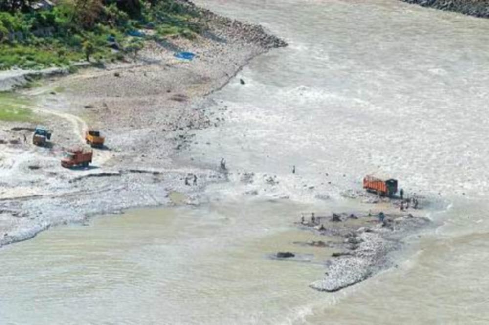 govt will control illegal mining in ganga river