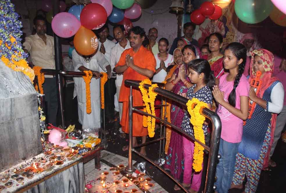 celebration on shani jaynti at varanasi