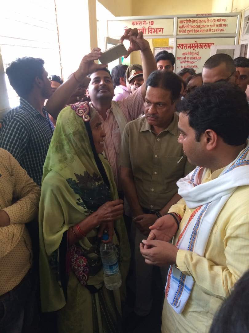 minister shrikant sharma inspection in sultanpur government hospital