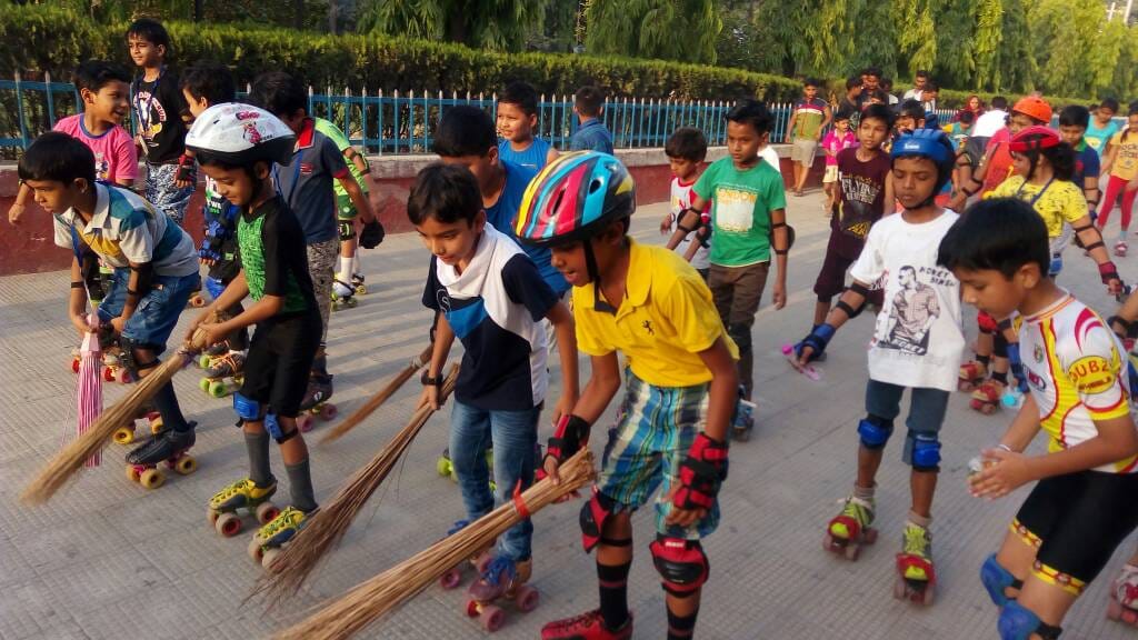 children gives cleanliness massage ith rollar sketing