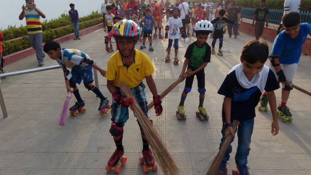 children gives cleanliness massage ith rollar sketing