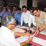 नामांकन जमा करवाते दावेदार