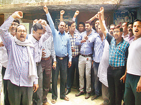 Hindu Youth Vahini leaders make employees hostage