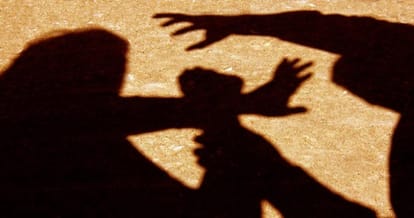 Bihar: बेतिया में दहेज के लिए विवाहिता की हत्या, आरोपी फरार; पुलिस जांच में जुटी Married woman strangled to death for dowry in Bettiah, Bihar
