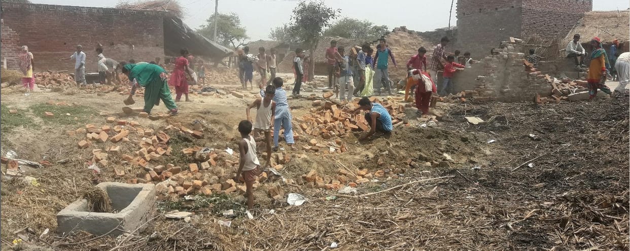 Banyaura, the bustling brick-stone between the two communities