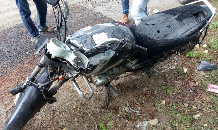 Smoke of health worker's bike in the name of being a thief of oil thieves