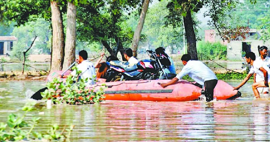 flood in bathinda due to canal breaking