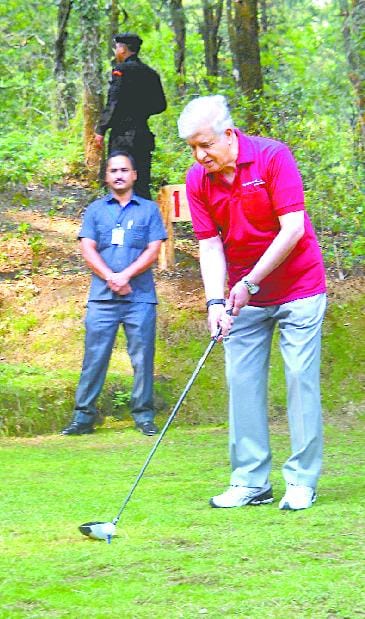 Golf competition begins with Governor's T-off shot