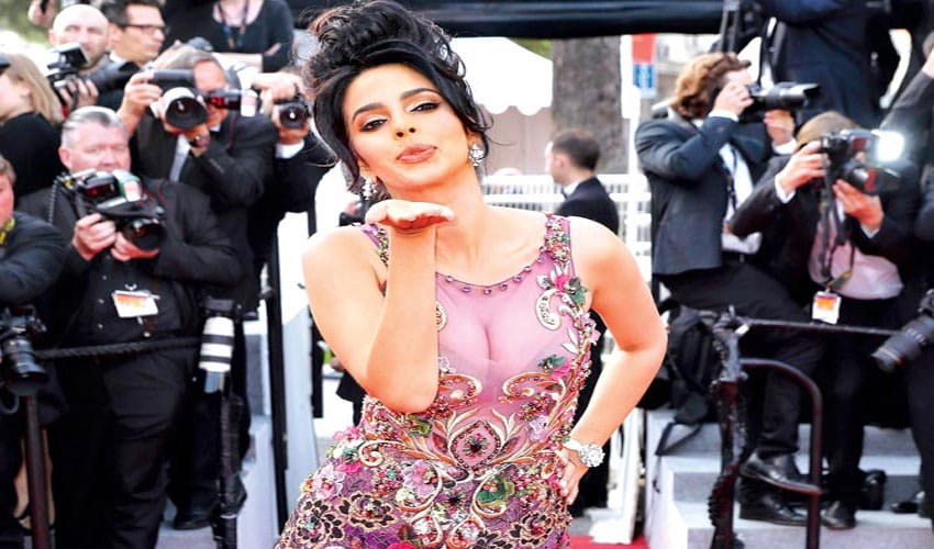 mallika sherawat is all set to work in bhojpuri movies 