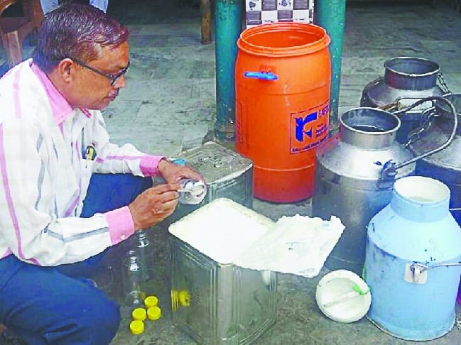 Low fat in milk and vanaspati ghee found in mawa