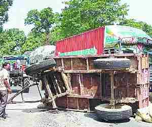 Accident casuses jam on National Highway