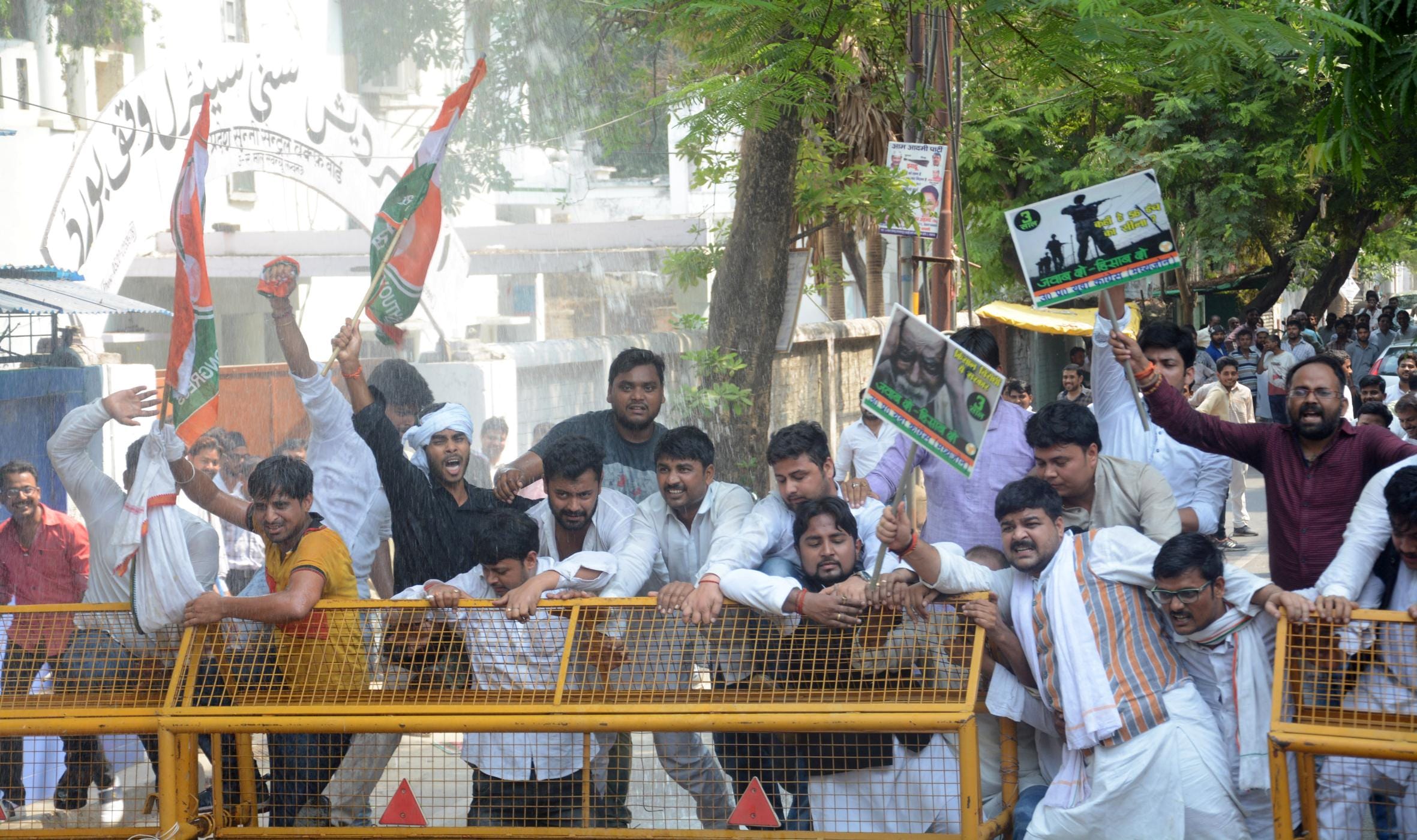 congress protest against modi government in lucknow