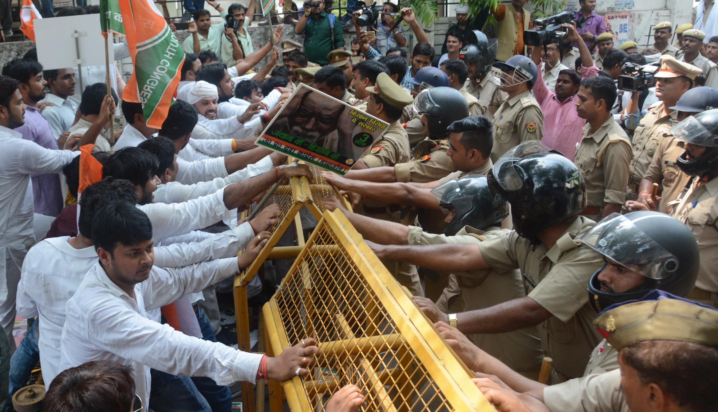 congress protest against modi government in lucknow