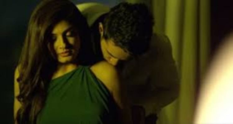 Raveena tandon deals hot scene