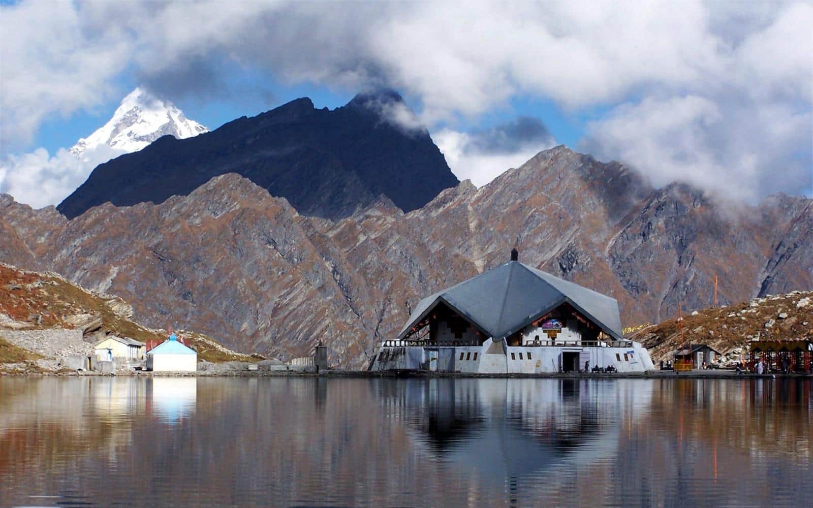 snowfall in badrinath and hemkund sahib uttarakhand
